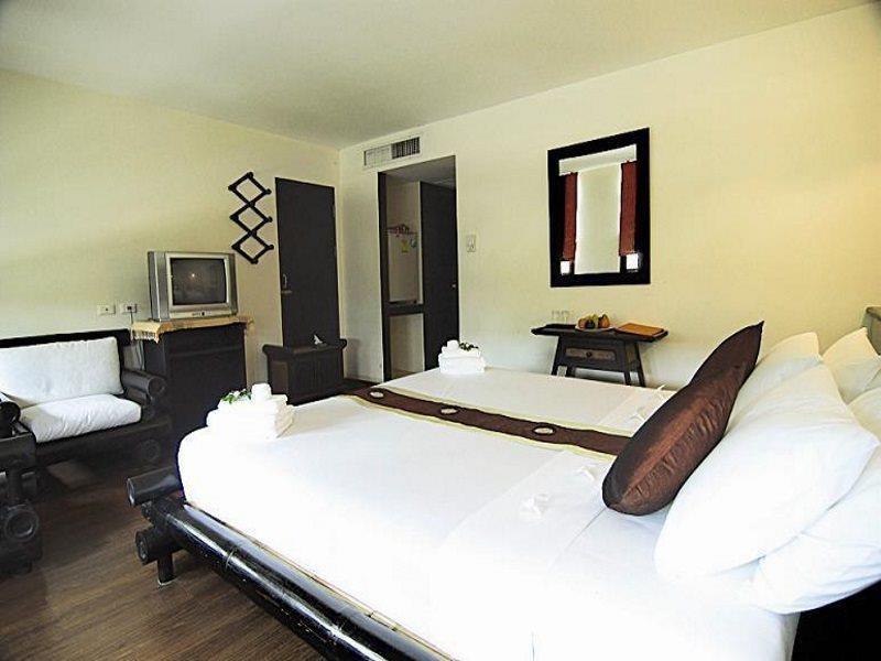 Phuket Heritage Hotel Karon Exterior photo