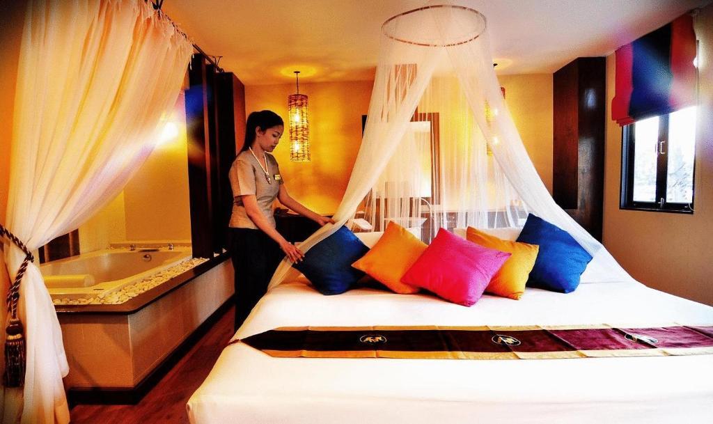 Phuket Heritage Hotel Karon Exterior photo