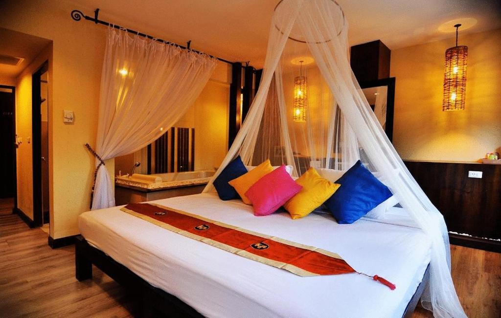 Phuket Heritage Hotel Karon Exterior photo